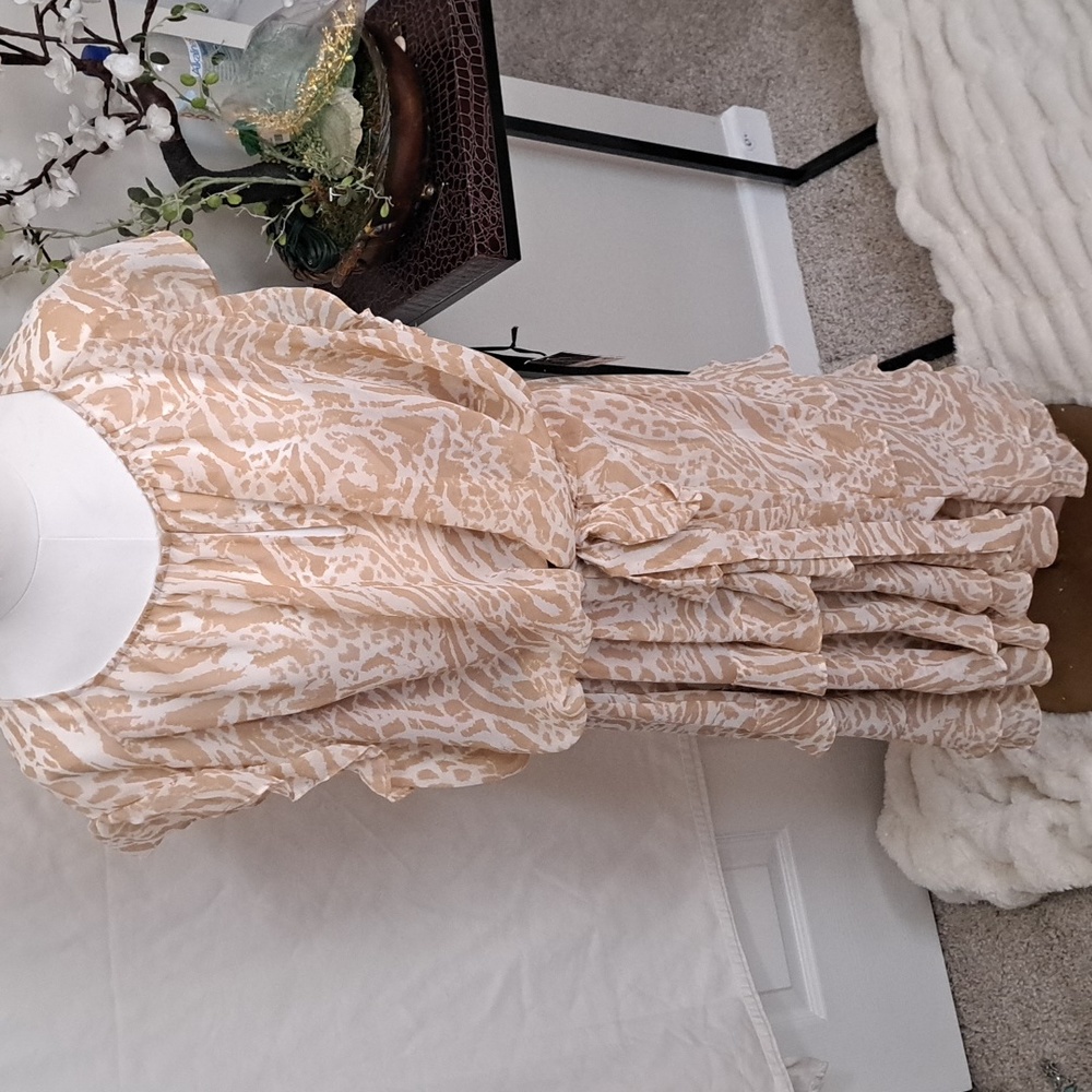 Vera Wang Beige and White Tiered Midi Dress